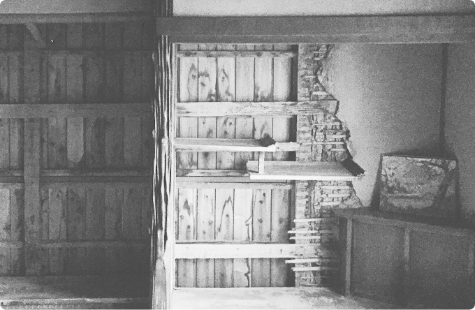 玉乃井の内装 白黒写真